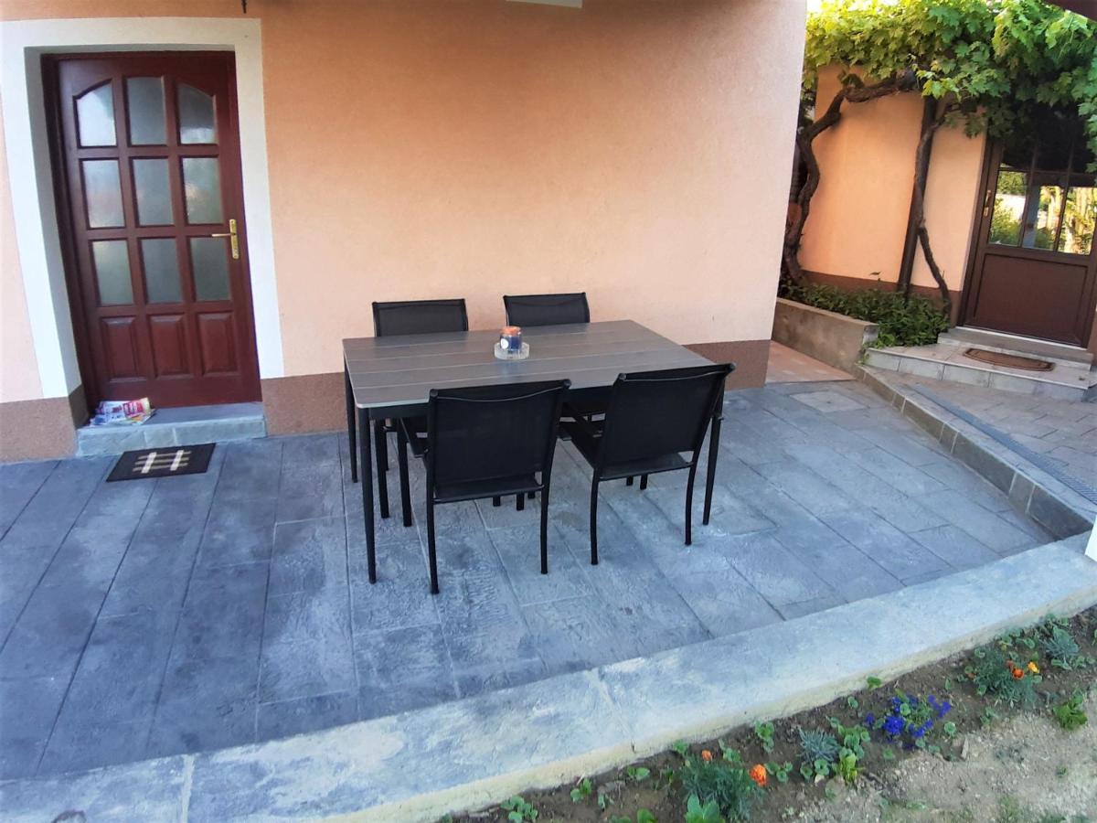 Apartment Nona Nina โคเปร์ ภายนอก รูปภาพ