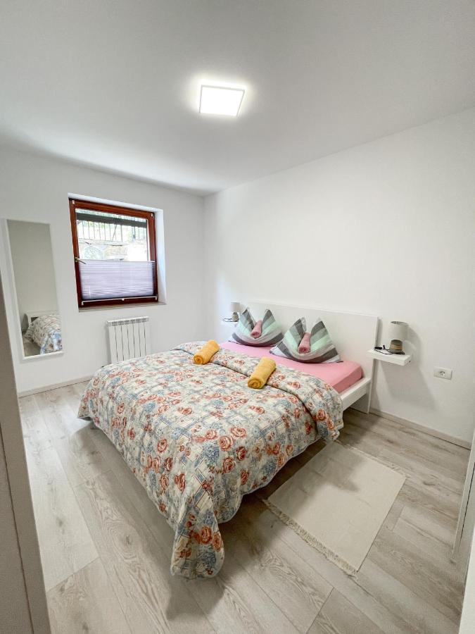 Apartment Nona Nina โคเปร์ ภายนอก รูปภาพ