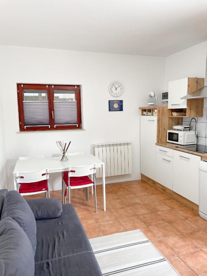 Apartment Nona Nina โคเปร์ ภายนอก รูปภาพ